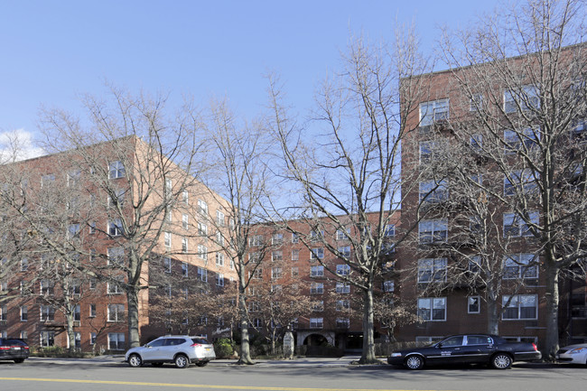 The Majestic in Flushing, NY - Foto de edificio - Building Photo