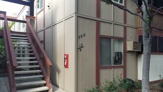 5513 Adobe Falls Rd in San Diego, CA - Building Photo