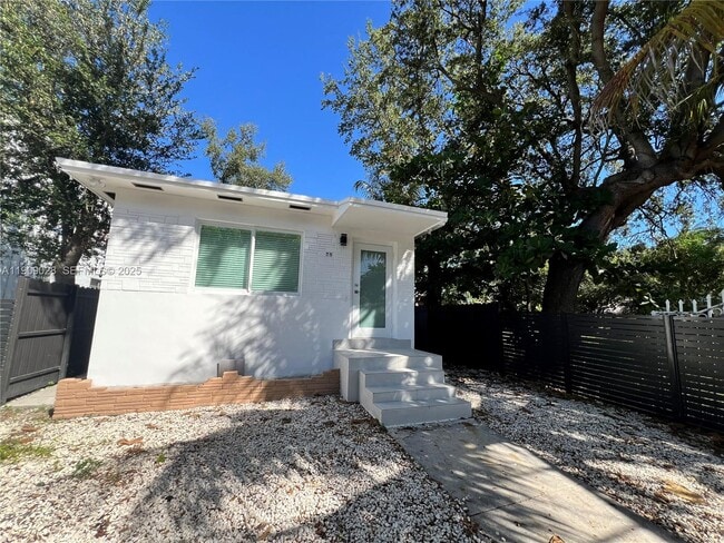 75 NE 70th St in Miami, FL - Building Photo - Building Photo