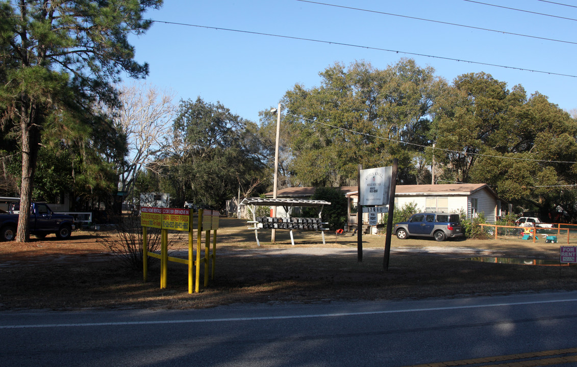 Citrus Knolls in Thonotosassa, FL - Foto de edificio