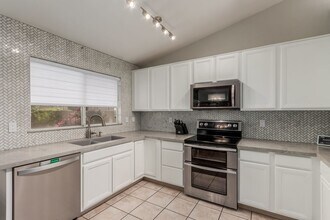 1401 W Wagoner Rd in Phoenix, AZ - Building Photo - Building Photo