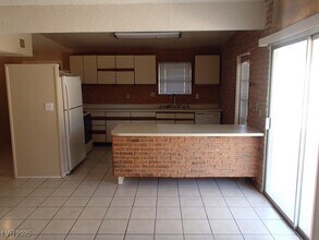 1880 Caballero Way in Las Vegas, NV - Building Photo - Building Photo