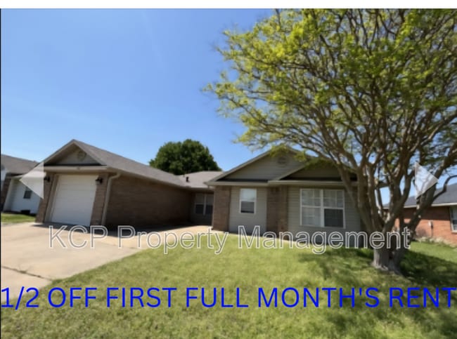 900 S 38th St in Van Buren, AR - Foto de edificio - Building Photo