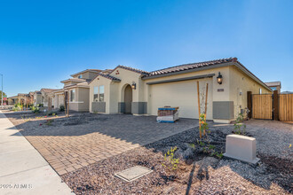 8751 W Orange Dr in Glendale, AZ - Building Photo - Building Photo