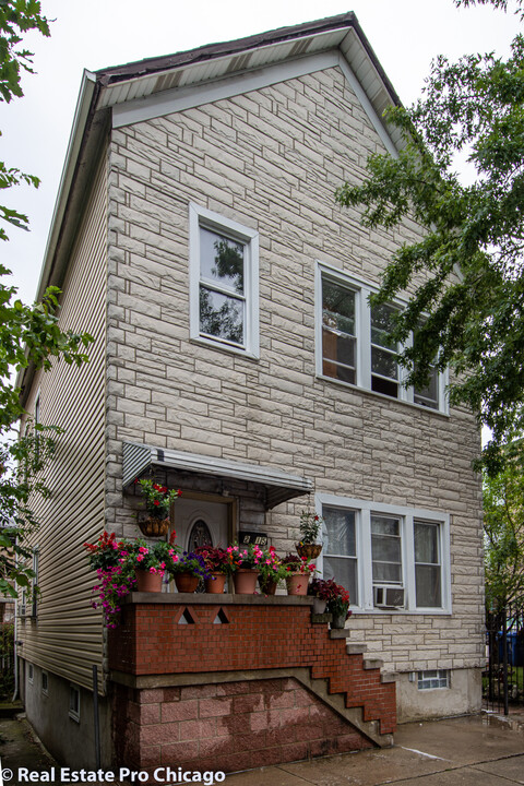 2315 N Washtenaw Ave in Chicago, IL - Building Photo
