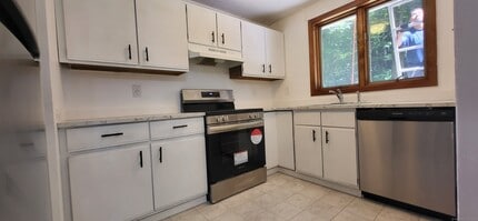 1730 Farmington Ave in Farmington, CT - Building Photo - Building Photo