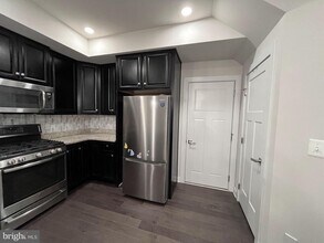 42593 Burbank Terrace in Sterling, VA - Building Photo - Building Photo