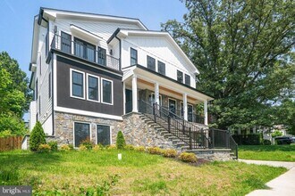 4929 34th Rd N in Arlington, VA - Foto de edificio - Building Photo
