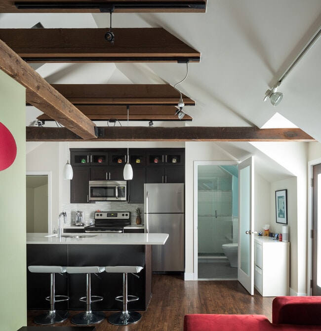 1044 N Pennsylvania St, Unit Carriage House