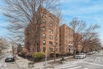 Saxony Towers in Flushing, NY - Foto de edificio - Primary Photo