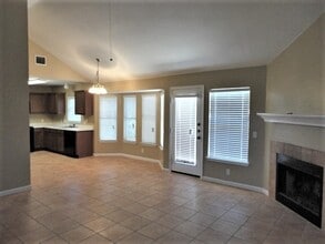 200 Bailey Loop in Kyle, TX - Foto de edificio - Building Photo