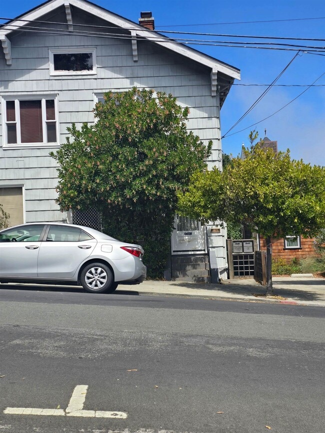 216 Washington Ave in Richmond, CA - Building Photo - Building Photo