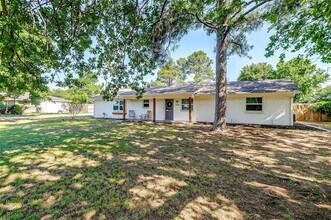 2212 Ridge Ln in Grapevine, TX - Building Photo - Building Photo
