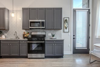 Ogden Apartments in Columbus, OH - Building Photo - Interior Photo