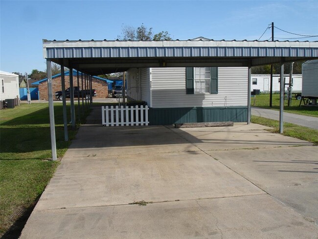 4209 Wells Dr in Pearland, TX - Building Photo - Building Photo