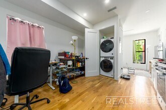 10 Marconi Pl in Brooklyn, NY - Building Photo - Building Photo