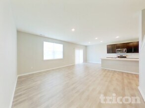 9137 Hemingway Dr in Indianapolis, IN - Foto de edificio - Building Photo