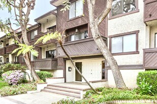 Canyon Glen Apartments in Studio City, CA - Building Photo