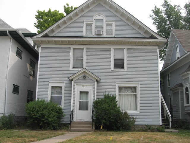 3213 Hennepin Ave in Minneapolis, MN - Foto de edificio - Building Photo