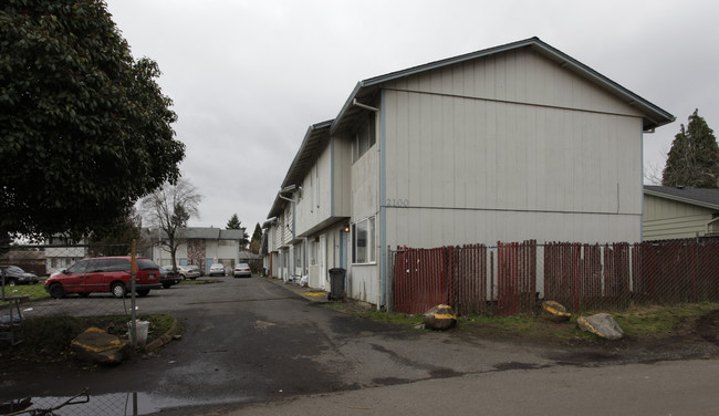 2100 Carlson Rd in Vancouver, WA - Building Photo - Building Photo