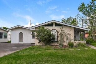 715 Central Ave in Pasadena, TX - Building Photo