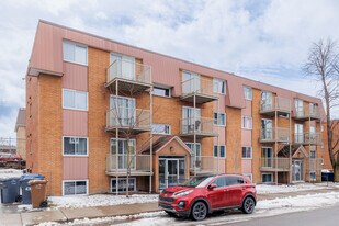 470 De Bourges Rue in Laval, QC - Building Photo