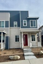 6642 N Nepal Ct in Aurora, CO - Building Photo