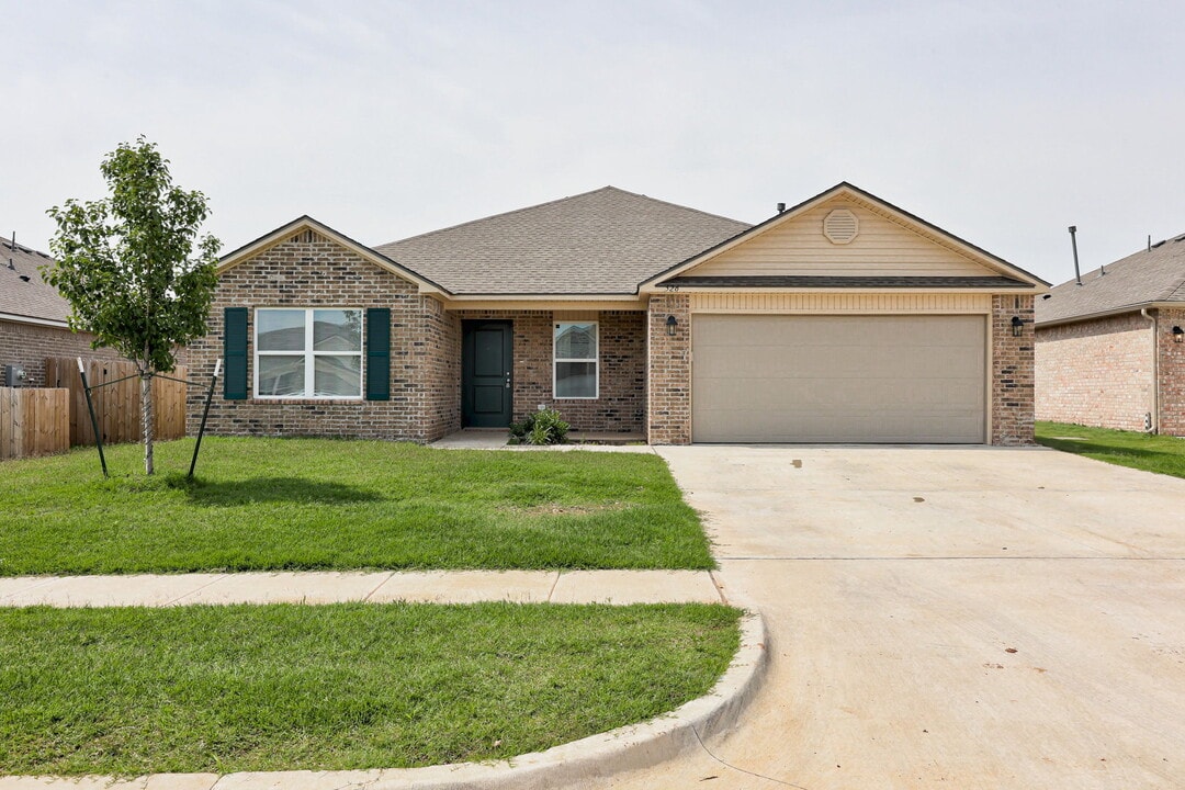 526 SE 3rd Ter in Newcastle, OK - Building Photo