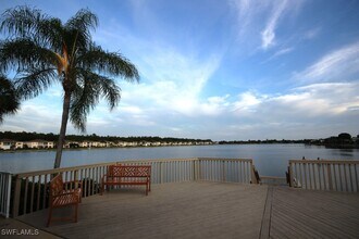 3380 W Crown Pointe Blvd in Naples, FL - Foto de edificio - Building Photo