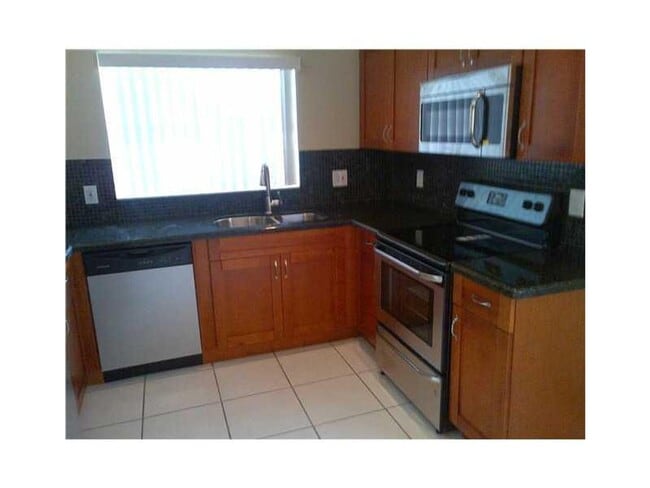 1051 Briar Ridge Rd in Weston, FL - Building Photo - Building Photo