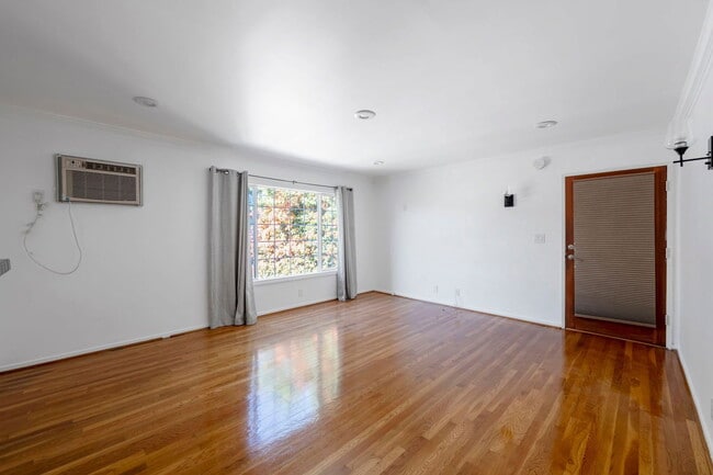 property at 1008 N Stanley Ave