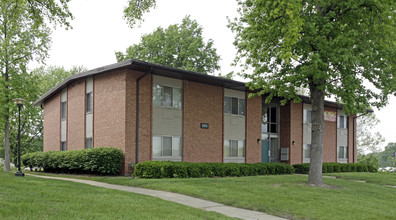 Hickory Trace Apartments in St. Ann, MO - Building Photo - Building Photo