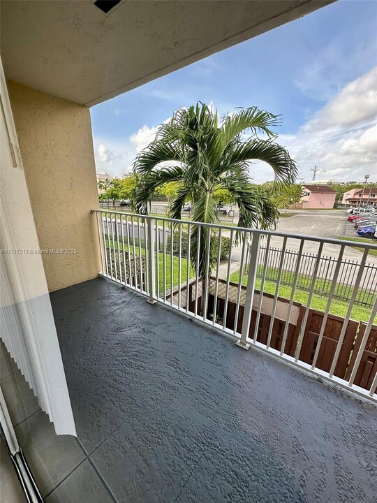 5241 Geneva Ct in Doral, FL - Building Photo