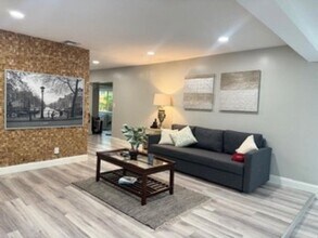 200 NE 56th St in Fort Lauderdale, FL - Building Photo - Building Photo