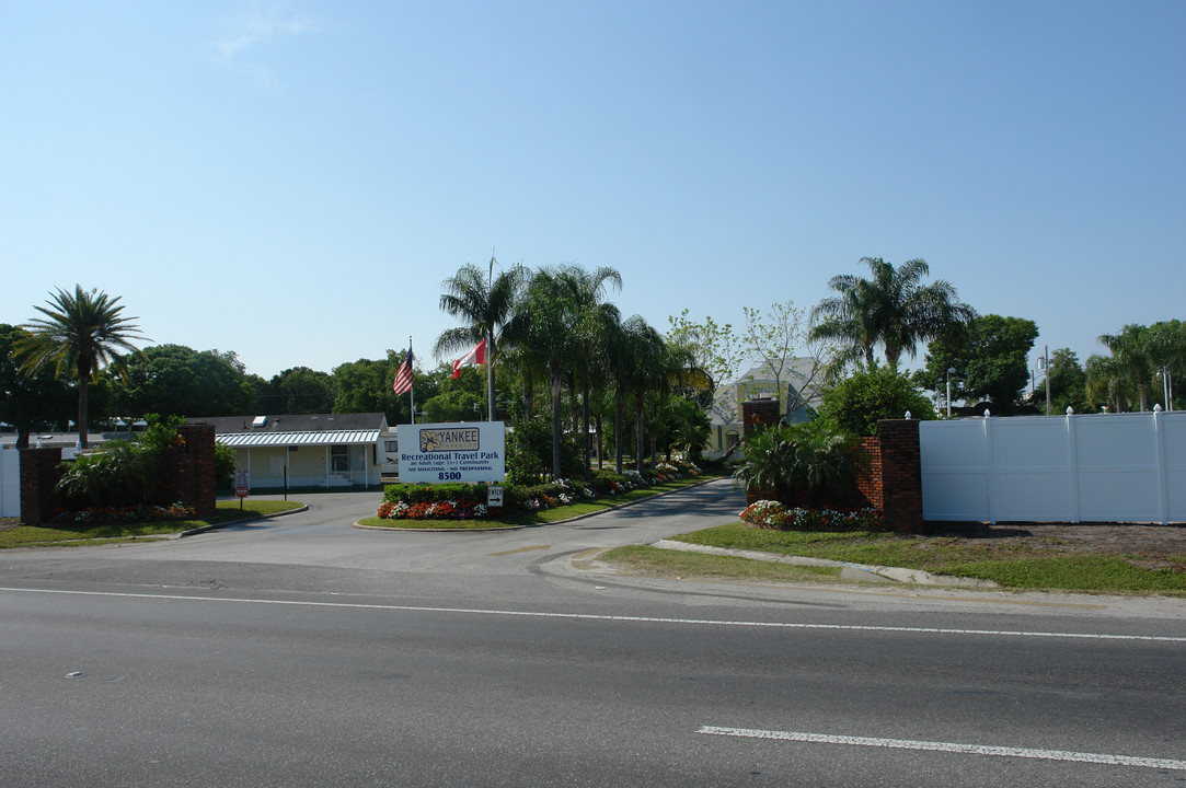 8500 Ulmerton Rd in Largo, FL - Building Photo