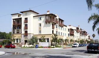 Royale Apartments in Westminster, CA - Building Photo
