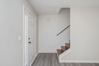 242 Wainwright Dr in Crestview, FL - Foto de edificio - Building Photo