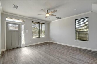 430 Old Fitzhugh Rd in Dripping Springs, TX - Building Photo - Building Photo