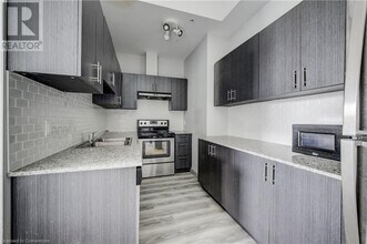 275 Larch St in Waterloo, ON - Building Photo - Building Photo