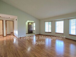 338 W King Tut Rd in Bellingham, WA - Building Photo - Building Photo