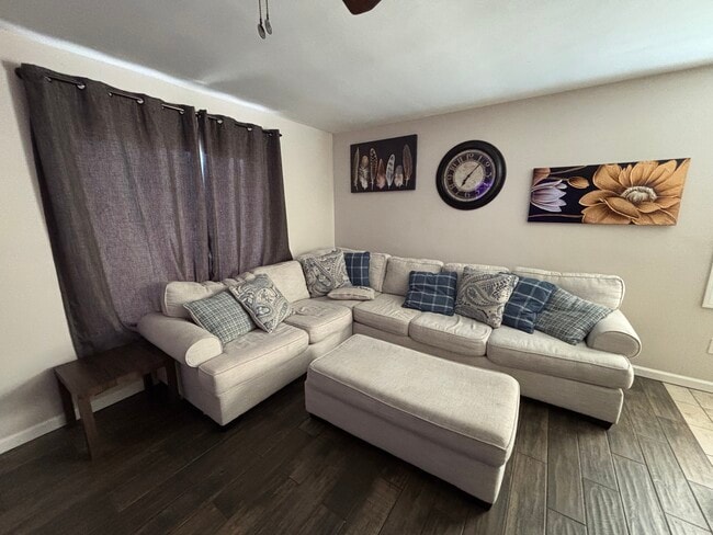 4012 E 27th St in Newburgh Heights, OH - Foto de edificio - Building Photo