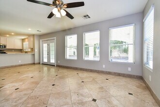 8429 Shady Pines Dr in Las Vegas, NV - Foto de edificio - Building Photo