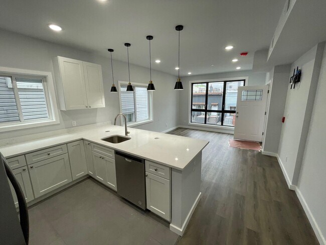 566 57th St in West New York, NJ - Building Photo - Building Photo