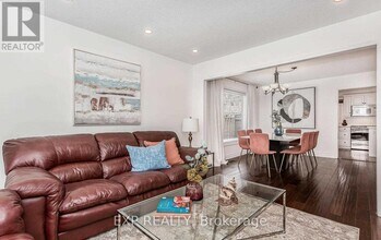 93 Waldie Rd in Oakville, ON - Building Photo - Building Photo