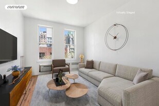 320 W 22nd St in New York, NY - Building Photo