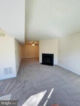 6107 Hoskins Hollow Cir in Centreville, VA - Building Photo - Building Photo