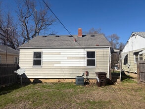 2408 W Wiswall St in Peoria, IL - Building Photo - Building Photo