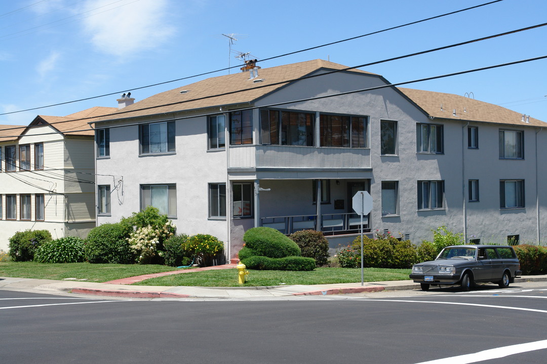 4115 Beresford St in San Mateo, CA - Building Photo