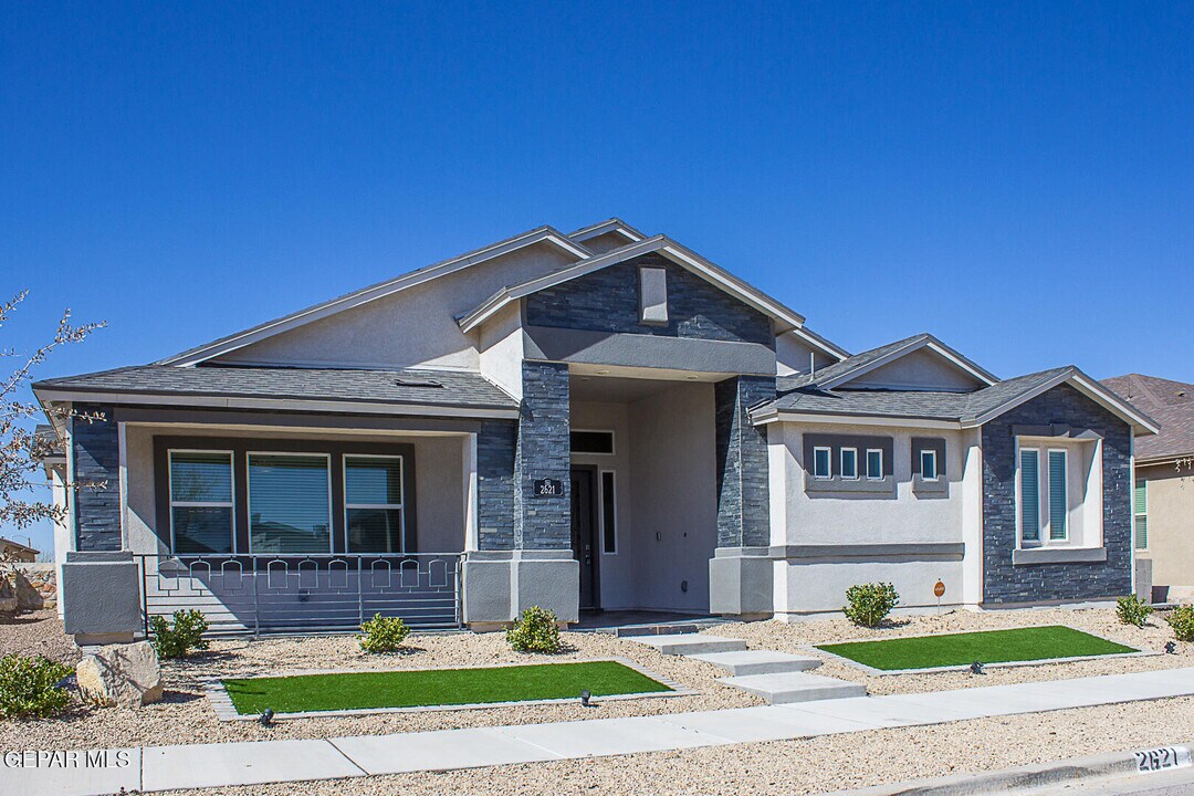 2621 Mike Price Dr in El Paso, TX - Building Photo