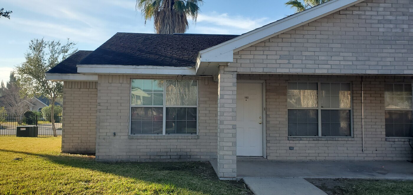 1006 Lilia Dr in Weslaco, TX - Building Photo